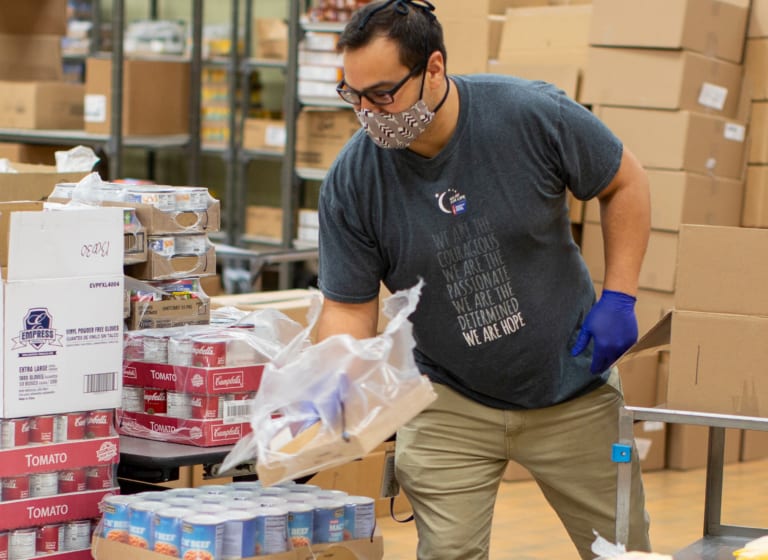 Das Essenpaket-Hilfsprogramm füllt leere Mägen!