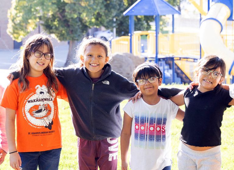 Die Einweihung des Freizeitzentrums an der St. Josefs Indianerschule